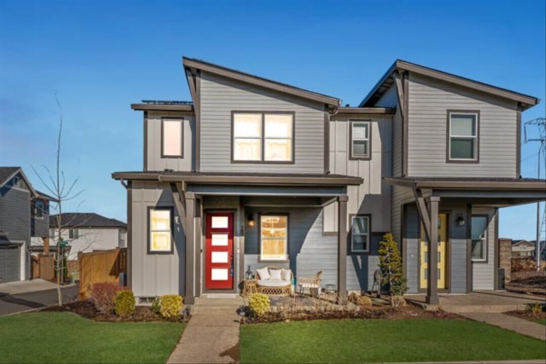 7931 SE Roaring Ln in Hillsboro, OR - Building Photo