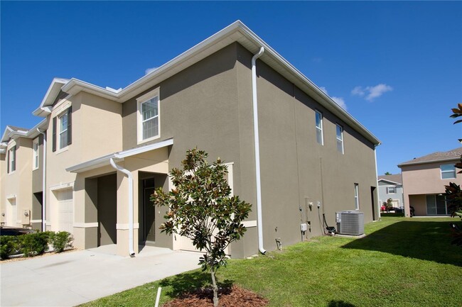 1402 Yellow Finch Dr in Davenport, FL - Building Photo - Building Photo