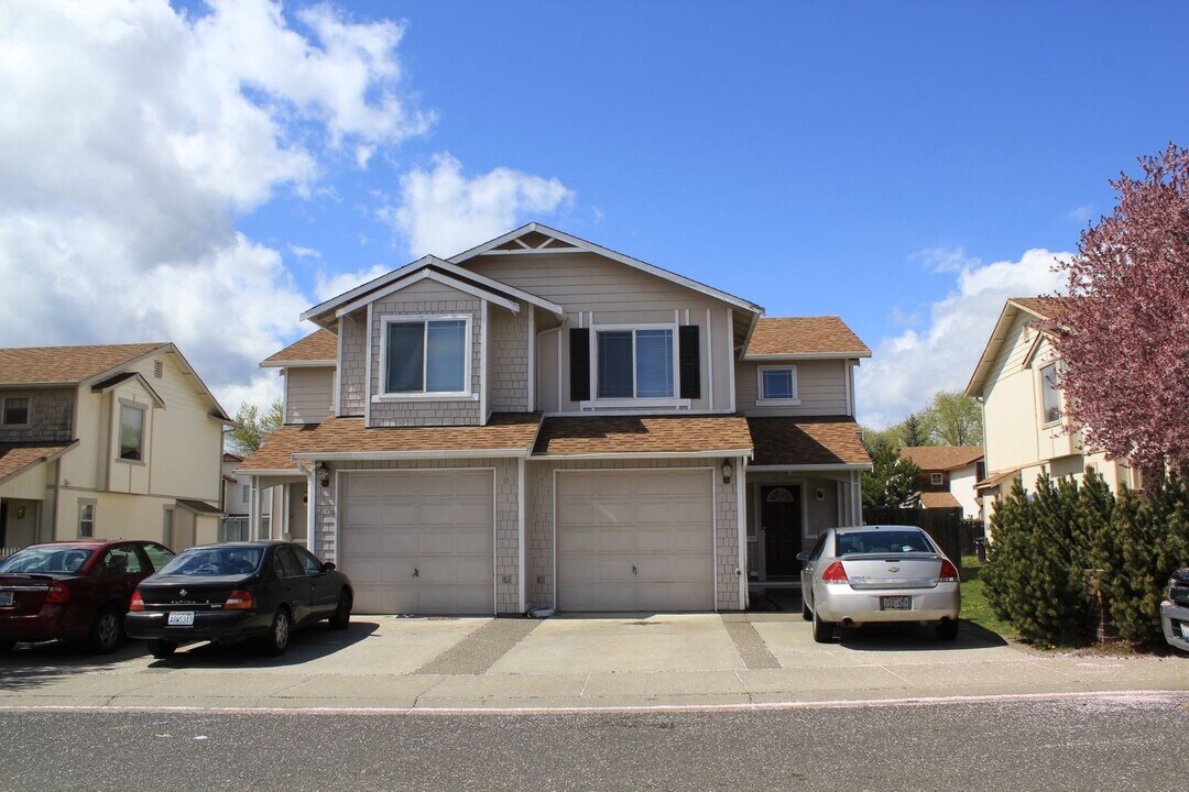 2109 Yellowstone St in Ellensburg, WA - Building Photo