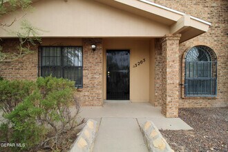 3205 Fierro Dr in El Paso, TX - Building Photo - Building Photo