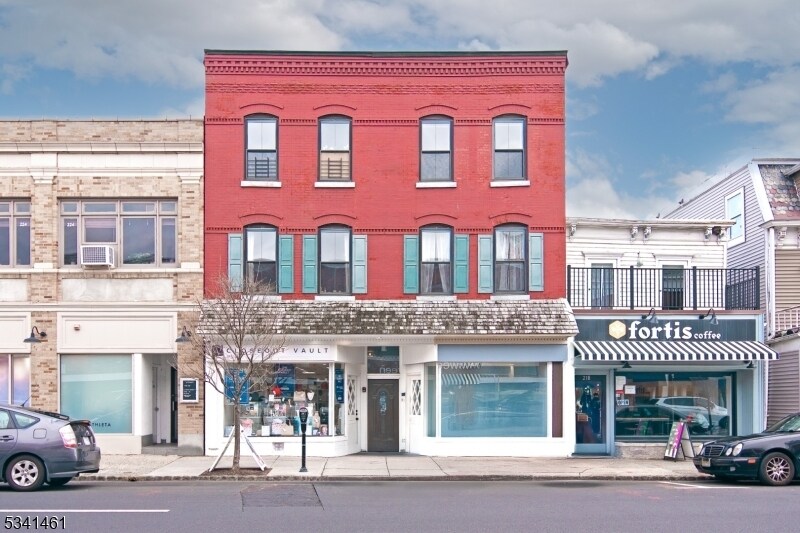 2 E Broad St in Westfield, NJ - Building Photo