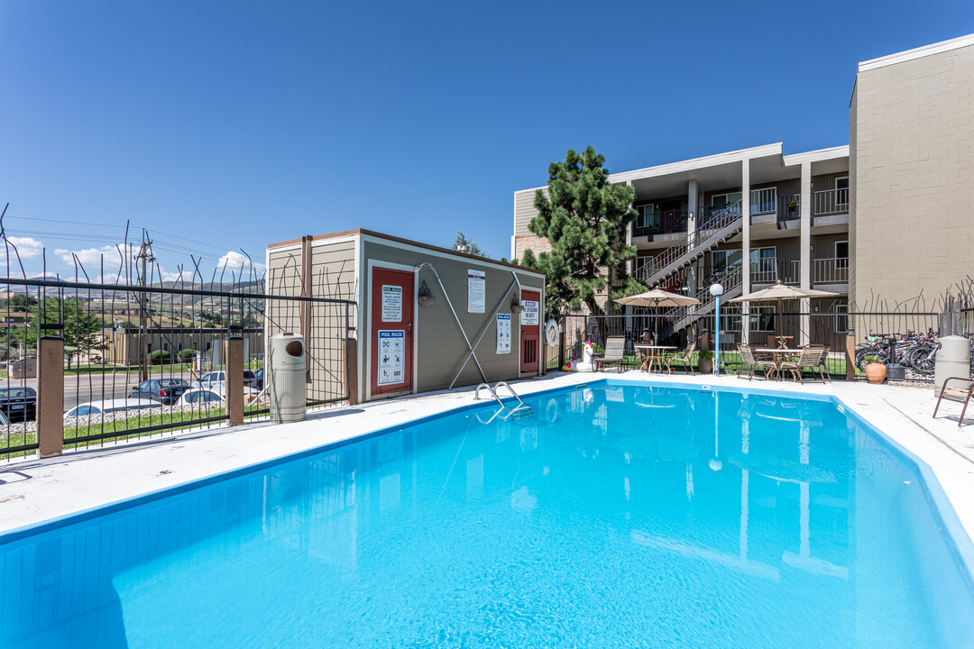 Fox Hill Apartments in Golden, CO - Building Photo