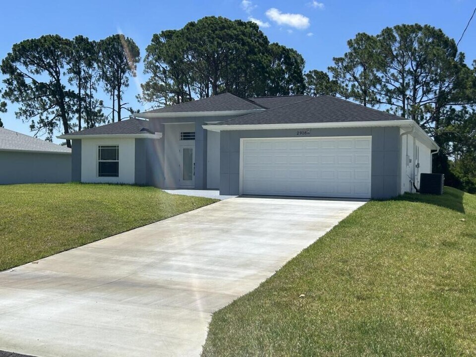 2916 18th St SW in Lehigh Acres, FL - Building Photo