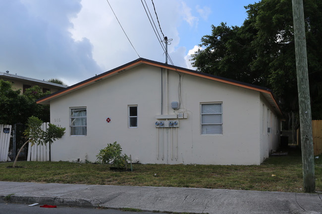 916 4th St in West Palm Beach, FL - Building Photo - Building Photo