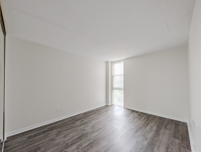 1043 S York Rd in Bensenville, IL - Building Photo - Building Photo