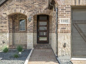 1105 Dame Carol Wy in Carrollton, TX - Building Photo - Building Photo