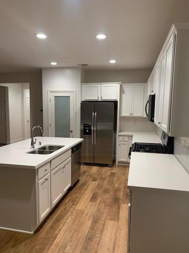 2036 Edward St in Los Banos, CA - Building Photo - Building Photo