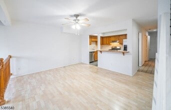 44 Manchester Ln in West Milford, NJ - Building Photo - Building Photo