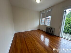 135 Washington St, Unit 56 in Boston, MA - Foto de edificio - Building Photo