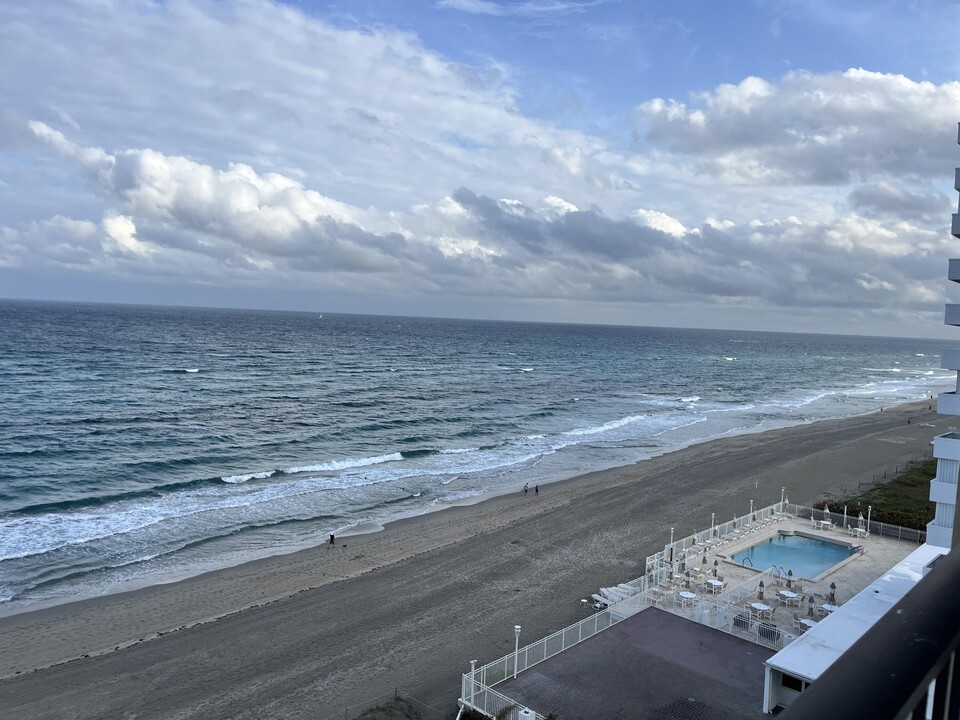 1180 S Ocean Blvd in Boca Raton, FL - Foto de edificio