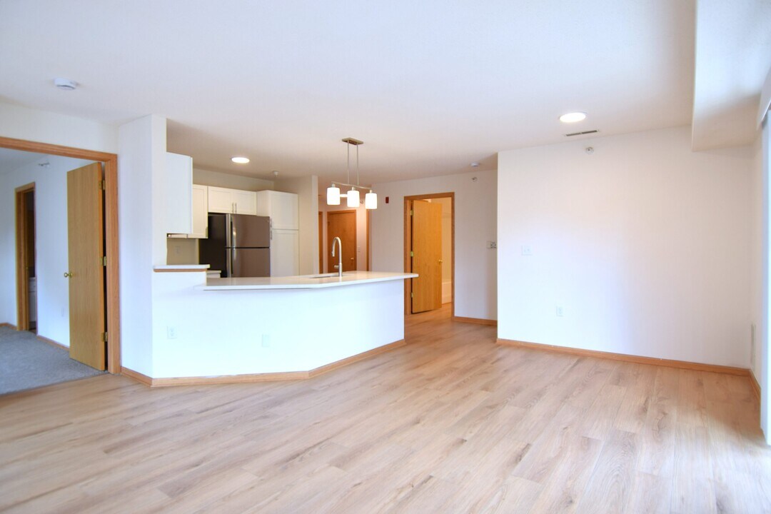 Midtown Terrace in Madison, WI - Building Photo