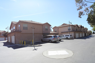 Villa Victoria Apartments in Oxnard, CA - Building Photo - Building Photo