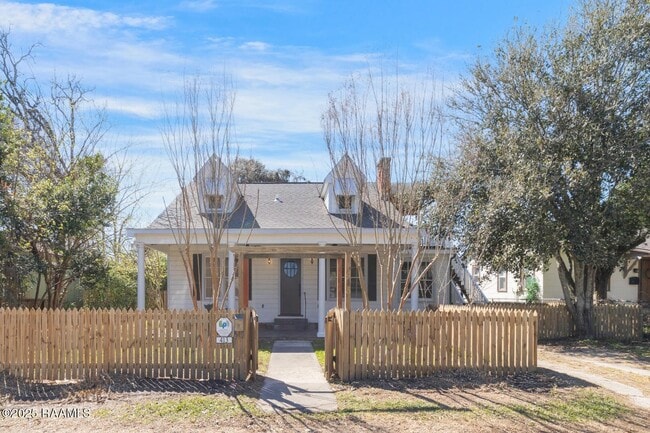 413 St Louis St in Lafayette, LA - Building Photo - Building Photo