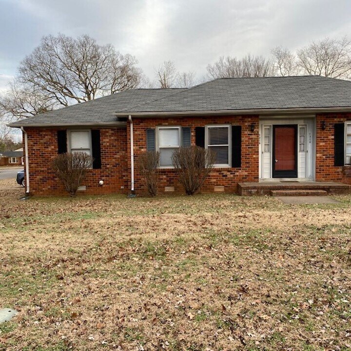 2328 Hillmont Dr in Murfreesboro, TN - Building Photo