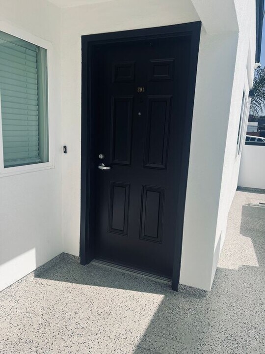 310 E Grand Ave in El Segundo, CA - Building Photo