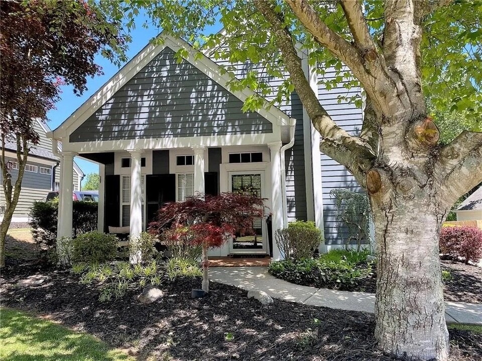 351 Pinehurst Way in Canton, GA - Building Photo