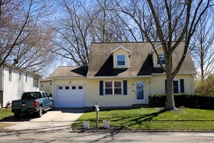 1523 N Hershey Rd in Bloomington, IL - Building Photo