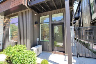 1111 SE Tenino St in Portland, OR - Building Photo - Building Photo