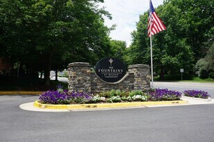 1527 Lincoln Way in McLean, VA - Building Photo
