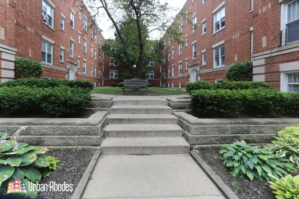 955 W Cornelia Ave, Unit M453 in Chicago, IL - Foto de edificio