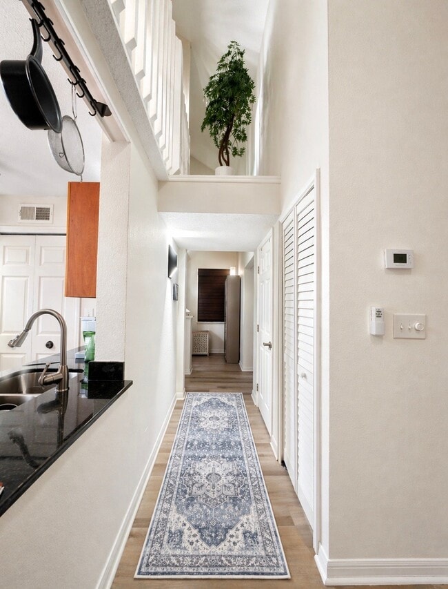 3266 Haviland Ct, Unit 204 in Palm Harbor, FL - Foto de edificio - Building Photo