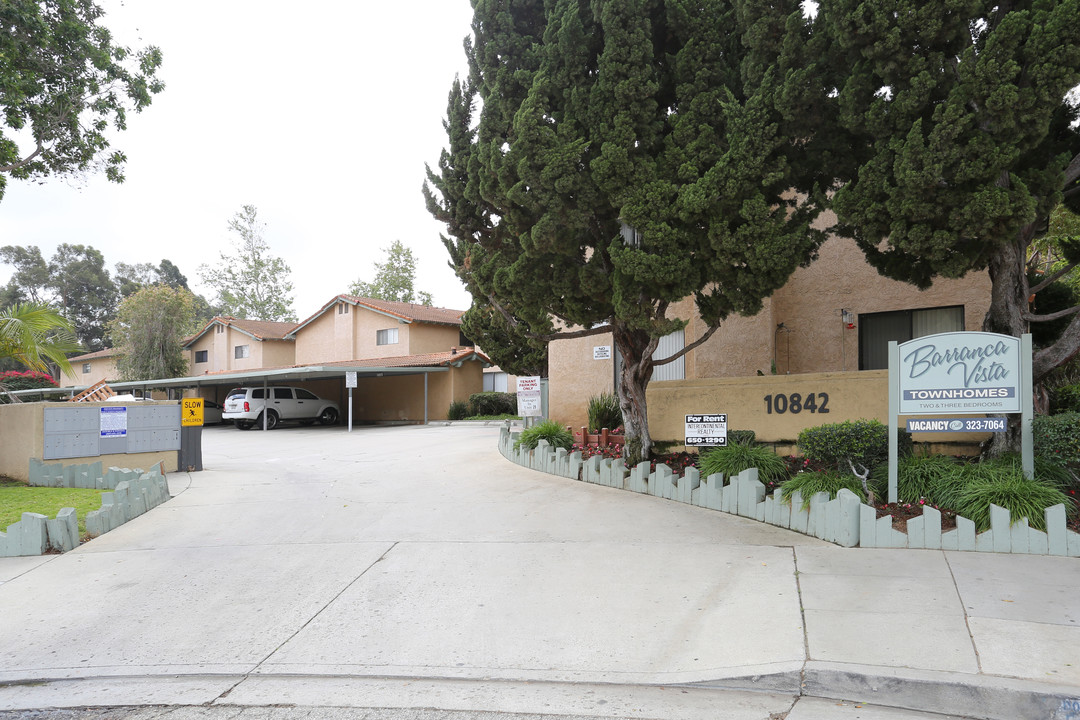 Barranca Vista Townhomes in Ventura, CA - Building Photo