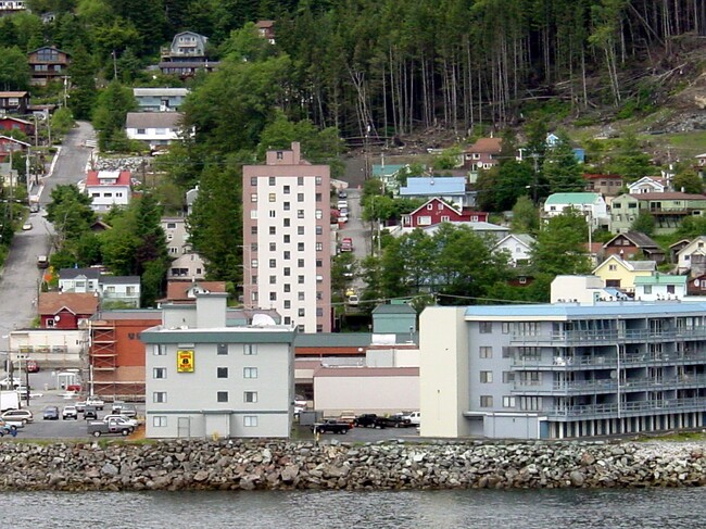 Tongass Towers Condominiums in Ketchikan, AK - Foto de edificio - Building Photo