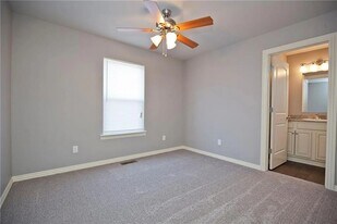 1255 N Rupple Rd in Fayetteville, AR - Building Photo