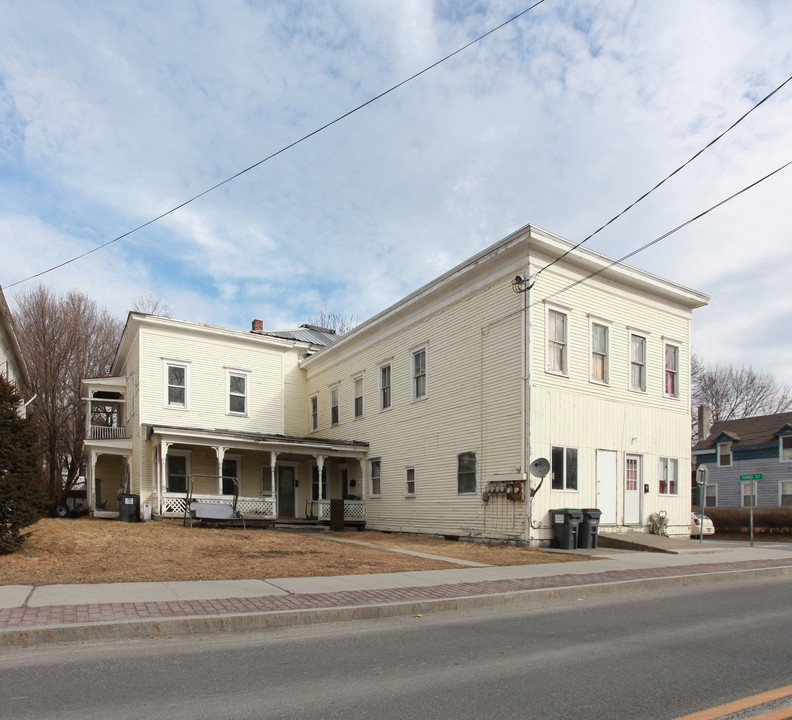 43 River St in Hoosick Falls, NY - Building Photo