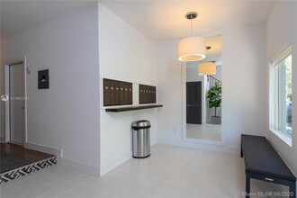 3669 Poinciana Ave-Unit -6A in Miami, FL - Foto de edificio - Building Photo