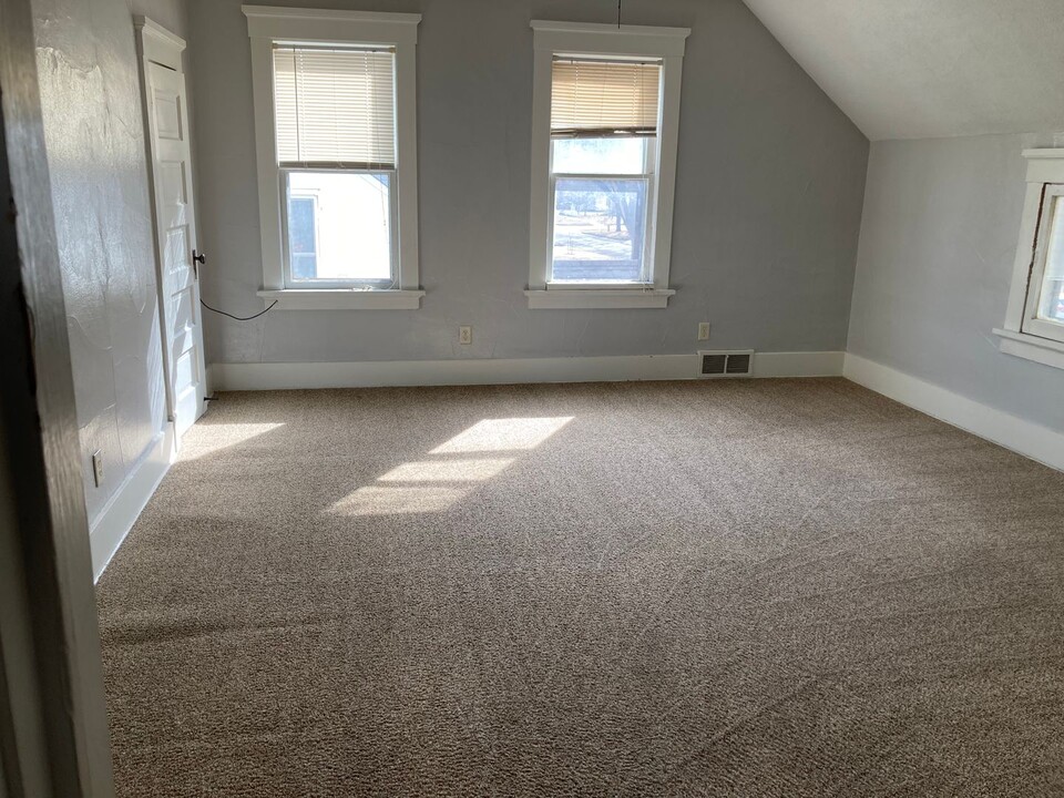 1031 N 10th St in Bismarck, ND - Foto de edificio