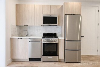 3BR/2BA with In-Unit Washer & Dryer in Brooklyn, NY - Foto de edificio - Building Photo