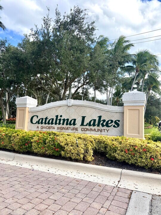 488 Capistrano Dr in Palm Beach Gardens, FL - Building Photo
