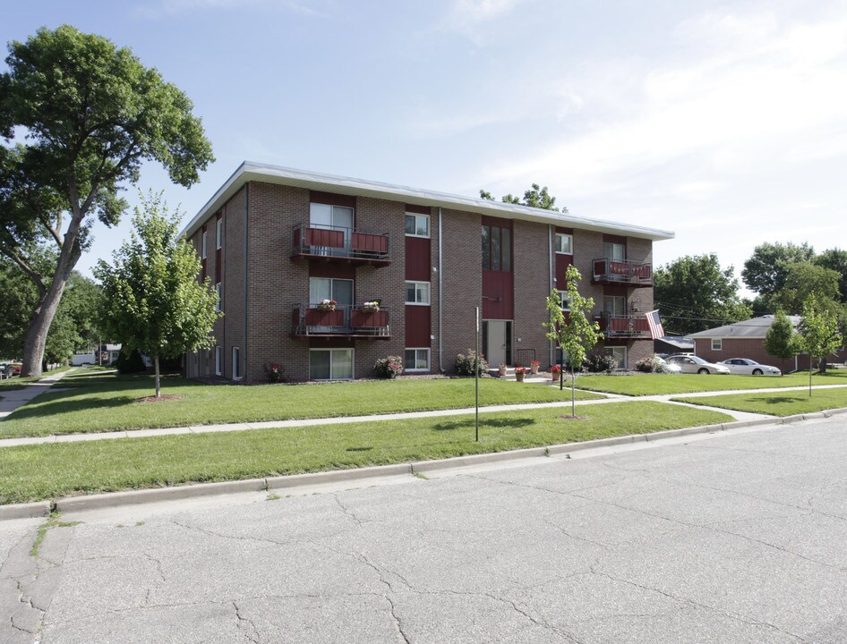 5300 Cleveland Ave in Lincoln, NE - Foto de edificio