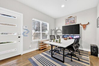 4906 Live Oak St in Dallas, TX - Building Photo - Building Photo