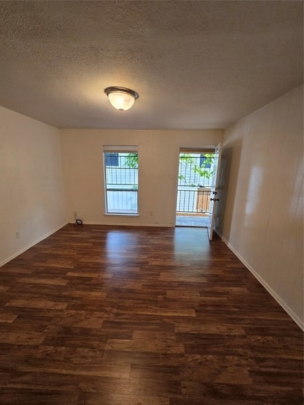 2509 Birmingham Ave, Unit 201 in Dallas, TX - Building Photo - Building Photo