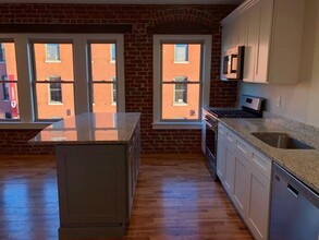 157 Harding St, Unit 307 in Worcester, MA - Building Photo - Building Photo