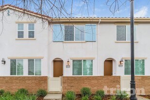 10470 Barrena Lp in Elk Grove, CA - Building Photo