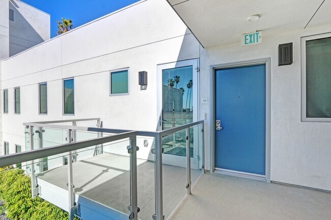 The Stanford West in Santa Monica, CA - Building Photo - Building Photo