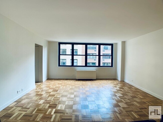 EAST 49 STREET in New York, NY - Building Photo - Building Photo