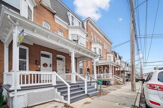 657 W King St, Unit Apt. 1 in York, PA - Foto de edificio - Building Photo