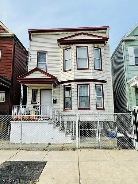 134 Wakeman Ave, Unit B