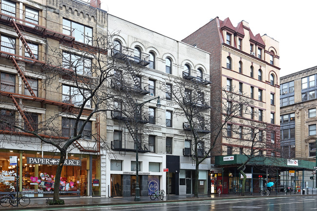 305 Columbus Ave in New York, NY - Building Photo - Building Photo