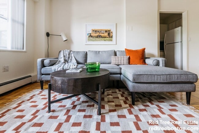 175 Freeman St, Unit 301 in Brookline, MA - Building Photo - Building Photo