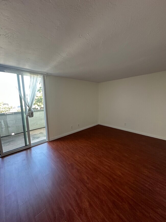 6204 Agee St, Unit Beautiful 1 Bedroom Condo in San Diego, CA - Building Photo - Building Photo