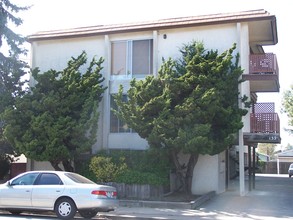 132 Dutton Ave in San Leandro, CA - Building Photo - Interior Photo