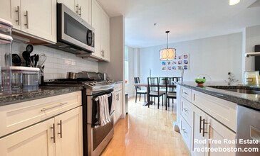 1601 Beacon St in Brookline, MA - Foto de edificio - Building Photo