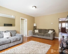 1387 Finnegans Ln in North Brunswick, NJ - Building Photo - Building Photo