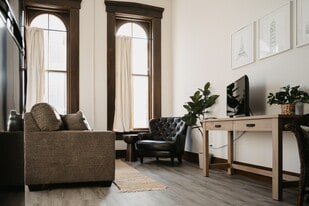 16 S Jackson St in Greencastle, IN - Building Photo