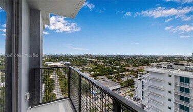 555 NE 8th St, Unit 2202 in Fort Lauderdale, FL - Building Photo - Building Photo